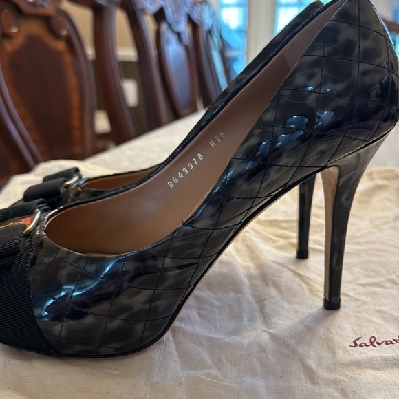 Ferragamo couture heels.  Quilted grey/black patent leather. Worn 1x. Sz 10 - Picture 2 of 6